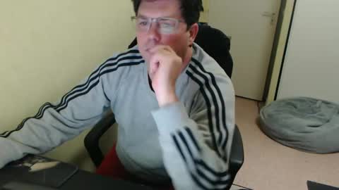 Snapshot of mistercoeur1 chatting on March 7, 9:27 pm mistercoeur online show from March 7, 9:27 pm