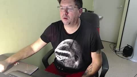 Snapshot of mistercoeur1 chatting on November 1, 8:46 am mistercoeur online show from November 1, 8:46 am