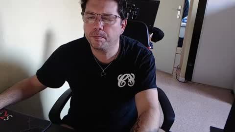 Snapshot of mistercoeur1 chatting on December 28, 3:37 pm mistercoeur online show from December 28, 3:37 pm