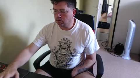 Snapshot of mistercoeur1 chatting on October 18, 8:51 am mistercoeur online show from October 18, 8:51 am