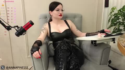 Her Infernal Majesty online show from February 4, 4:29 pm