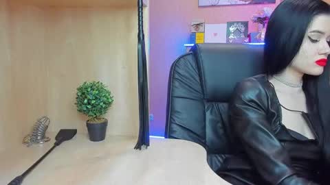 Snapshot of mistress_kristi chatting on February 13, 7:42 pm Mistress Kristi online show from February 13, 7:42 pm
