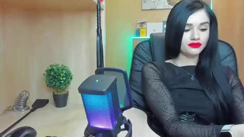 Snapshot of mistress_kristi chatting on February 4, 9:20 pm Mistress Kristi online show from February 4, 9:20 pm