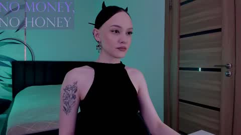 Snapshot of mistress_mialibra chatting on October 26, 11:37 pm Mistress Mia online show from October 26, 11:37 pm