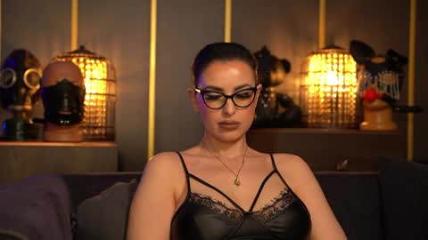 Mistress Kelly online show from April 20, 8:45 pm