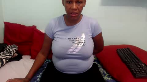 Snapshot of mistressshirleyx chatting on February 16, 1:27 pm mistressshirleyx online show from February 16, 1:27 pm