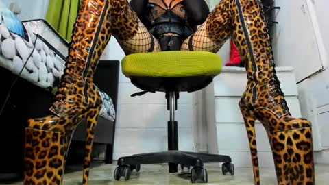 Tiffany online show from April 8, 9:23 am