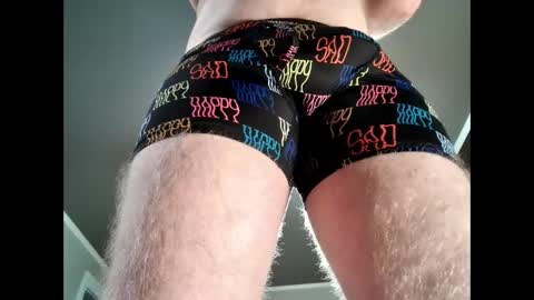 Snapshot of mit1980 chatting on December 16, 12:26 am Mit online show from December 16, 12:26 am