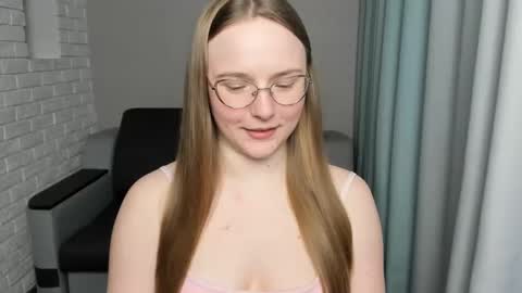 Snapshot of miya_mimi chatting on February 14, 9:32 pm Miya online show from February 14, 9:32 pm