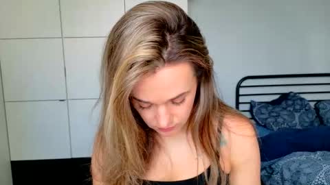 mmminnie online show from April 15, 10:29 am