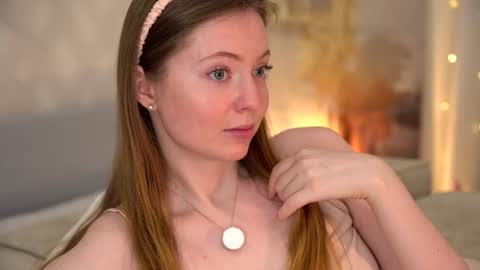 moan_elisa online show from March 19, 12:05 am