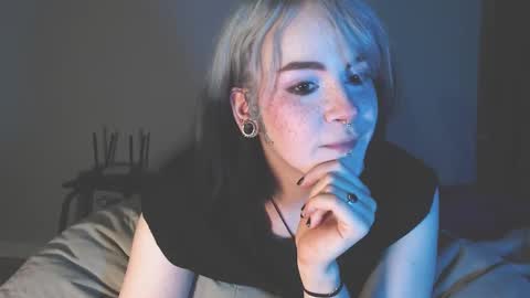 Molly Crow online show from December 7, 7:05 pm