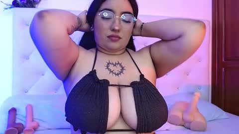 molly_curvyhot online show from November 21, 2:48 pm