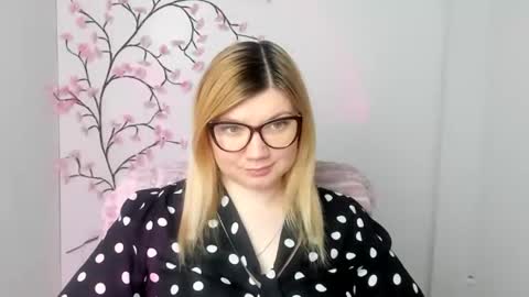 Molly online show from March 18, 12:33 pm