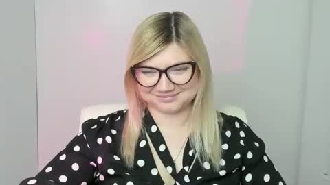 Molly online show from October 27, 1:00 pm