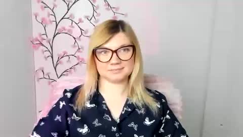 Molly online show from March 13, 2:20 pm