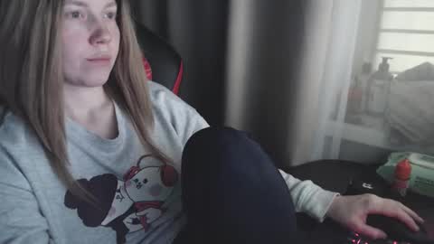 Snapshot of molly_royse chatting on October 24, 11:33 am I have new photos come and see with love Molly online show from October 24, 11:33 am