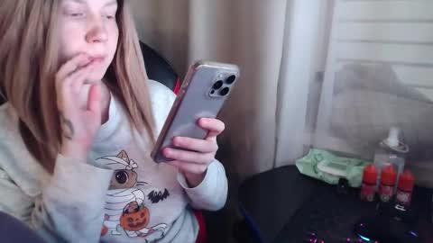 I have new photos come and see with love Molly online show from November 17, 12:30 pm