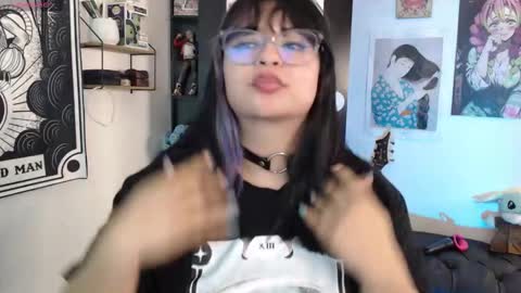 Molly online show from March 5, 8:21 am