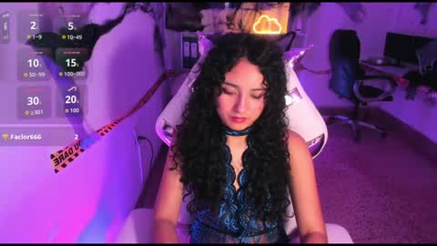 Snapshot of molly_sweetlove chatting on October 21, 7:17 pm molly_sweetlove online show from October 21, 7:17 pm