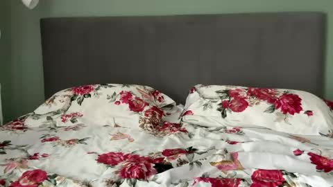 molly online show from March 4, 8:00 am