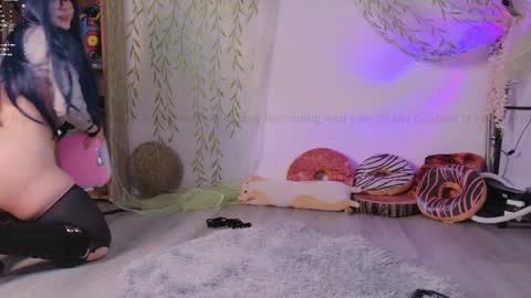 mollychan online show from April 6, 5:14 pm