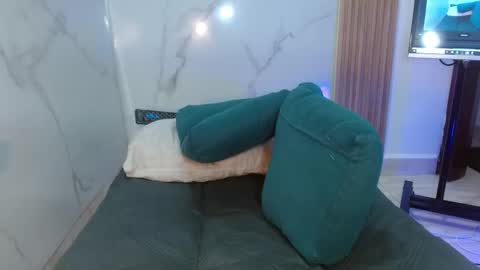  MOLLY  GUNSG online show from December 16, 10:27 pm