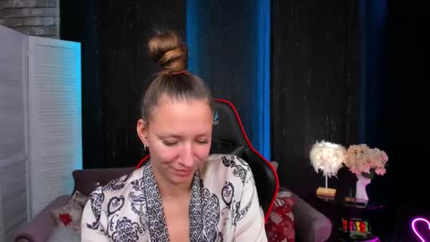 hi im Molly heregreat boobs big heart  warm pussy  online show from December 4, 2:33 am