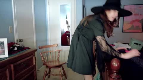 Goddess L online show from October 31, 3:34 pm