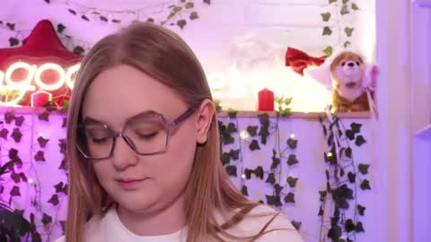 monicaasis online show from May 30, 6:28 pm