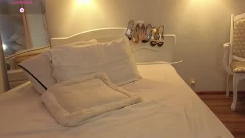 monicaluxxx online show from April 3, 4:08 am