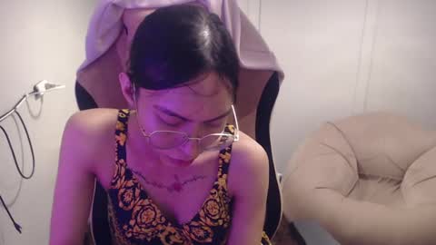 Snapshot of monstercockselfsuck chatting on February 11, 11:31 am ELYSE A SIMPLE GIRL online show from February 11, 11:31 am