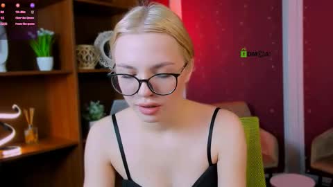 moon-shine25 online show from November 7, 12:18 pm