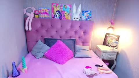 Charlotte online show from February 22, 7:05 pm