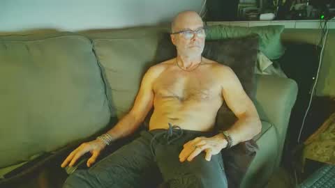 Snapshot of moondanceraa chatting on February 9, 2:28 am moondanceraa online show from February 9, 2:28 am