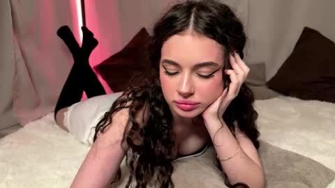 moonfaairy online show from March 6, 6:40 pm