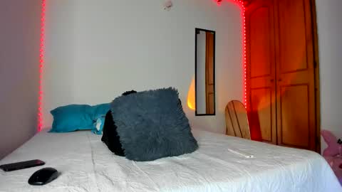 morenosiam online show from December 17, 1:56 am