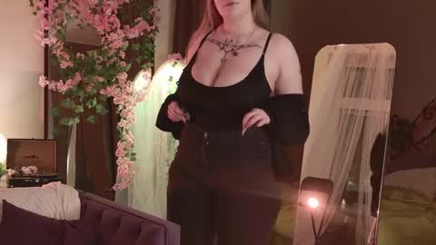 morvelyn online show from May 30, 7:23 pm