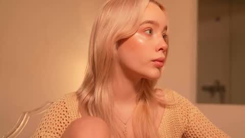 Snapshot of mother__of__dragons chatting on October 4, 11:46 pm  Deni and Jett my weekly schedule online show from October 4, 11:46 pm