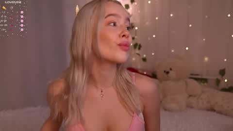 Snapshot of mother__of__dragons chatting on September 12, 11:40 pm  Deni and Jett my weekly schedule online show from September 12, 11:40 pm