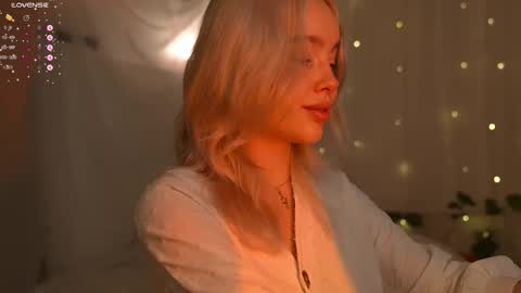 Snapshot of mother__of__dragons chatting on September 22, 9:30 pm  Deni and Jett my weekly schedule online show from September 22, 9:30 pm