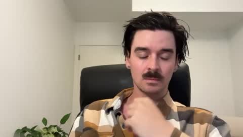 moustachematt online show from June 10, 3:17 am