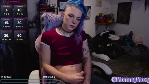 Moxy online show from December 8, 7:00 pm