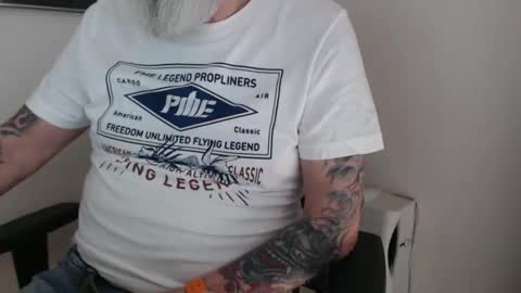 mr_boombastic2021 online show from April 18, 9:22 am