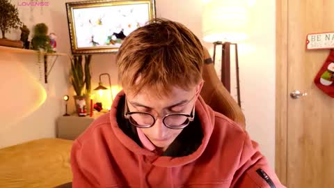 Mr Evans online show from December 19, 6:25 pm