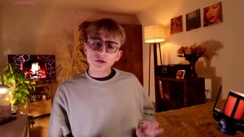 Snapshot of mr_evan1 chatting on September 15, 5:36 pm Mr Evans online show from September 15, 5:36 pm