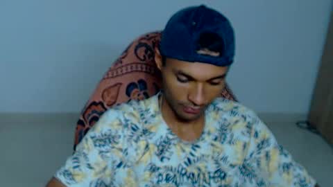 Max online show from November 7, 6:32 pm