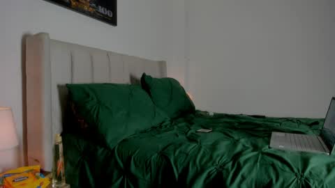 mr_maximo online show from April 3, 5:14 am