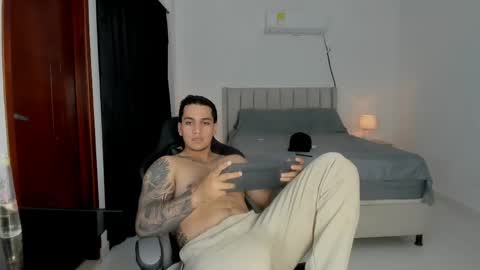 mr_maximo online show from May 17, 4:00 am