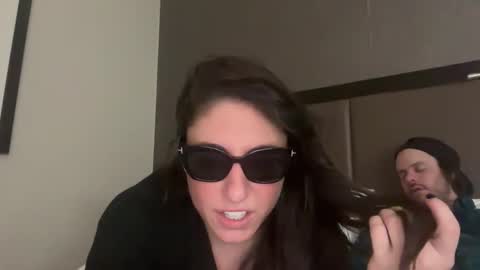 Mr  Mrs Glitter online show from February 25, 5:55 am